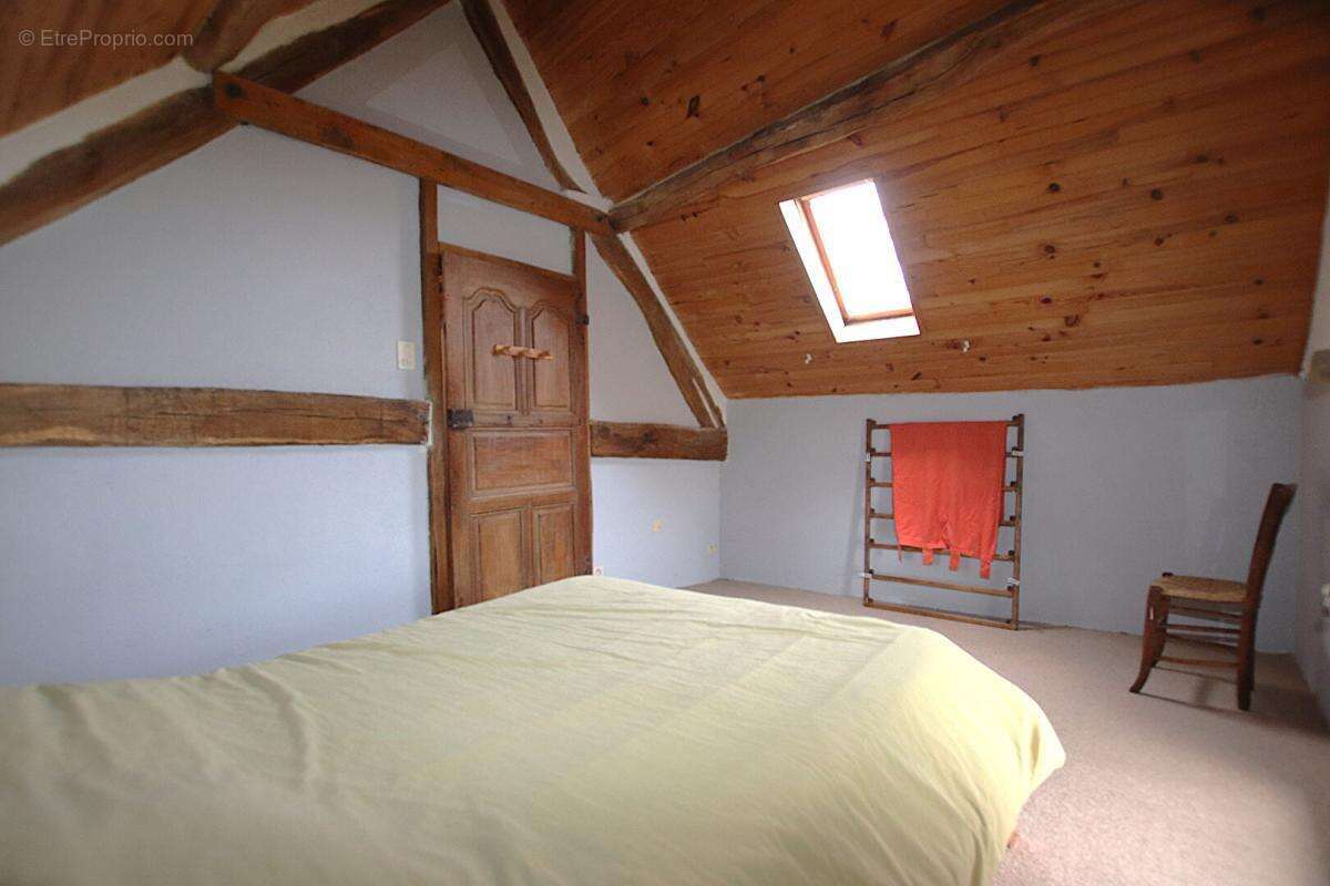 Ensemble immobilier avec gîte et potentiel second gîte - Maison T7 de 211 m² sur terrain arboré - photo 10