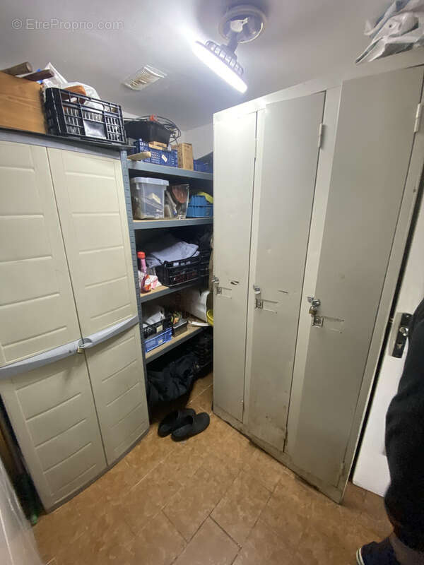 Commerce à SAINT-CYR-SUR-MER