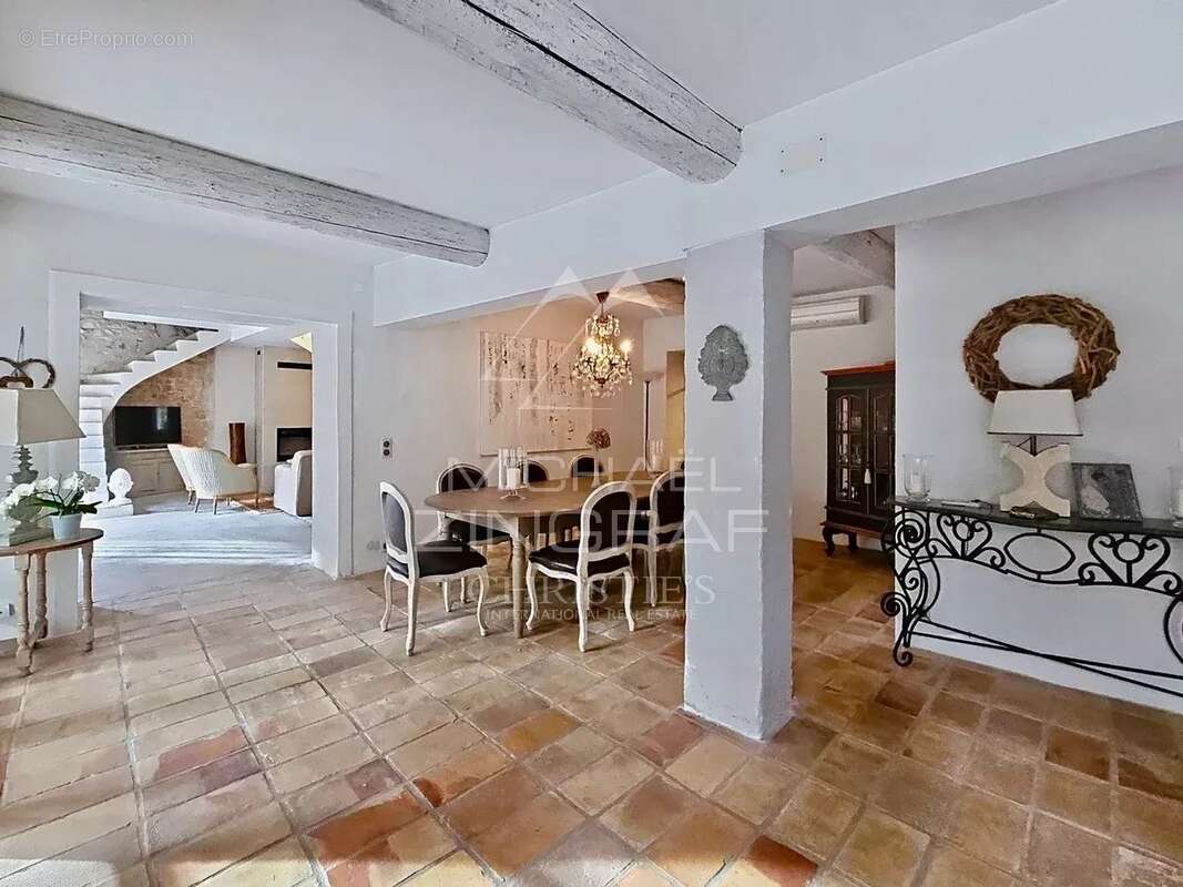 Maison à L&#039;ISLE-SUR-LA-SORGUE