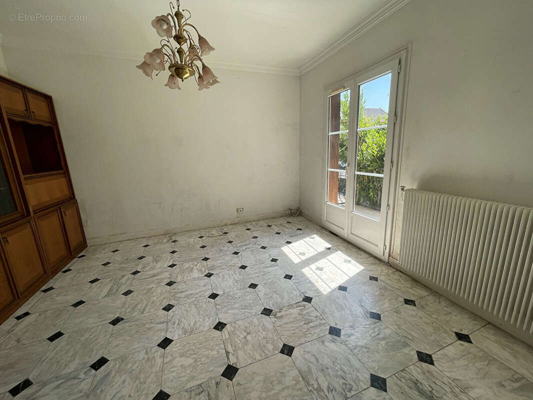 Maison à rénover - Champigny Sur Marne - 5 pièces 117 m2 - photo 4
