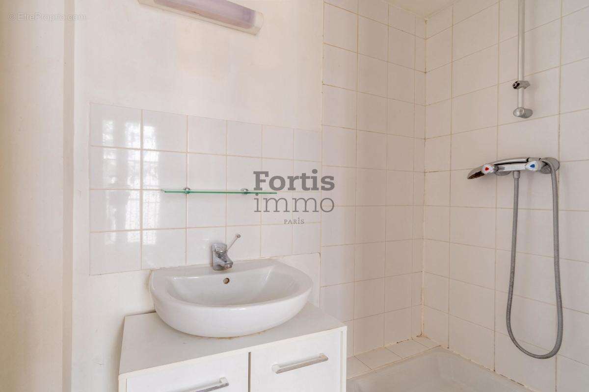 Appartement à PARIS-3E