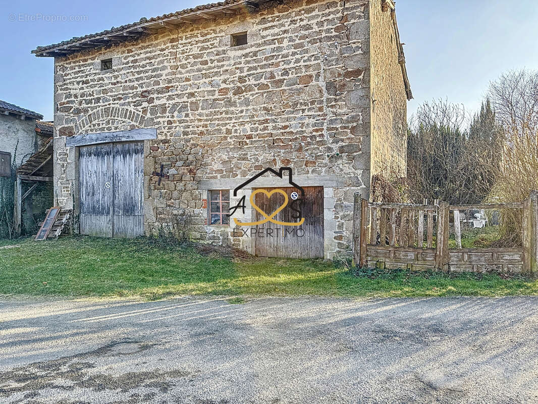 Grange à rénover avec terrain à Domaizee - photo 2