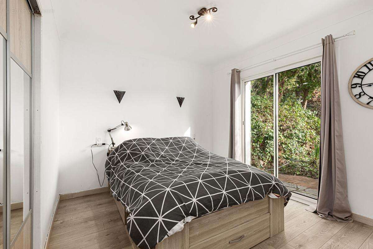 Maison à BAGNOLS-EN-FORET