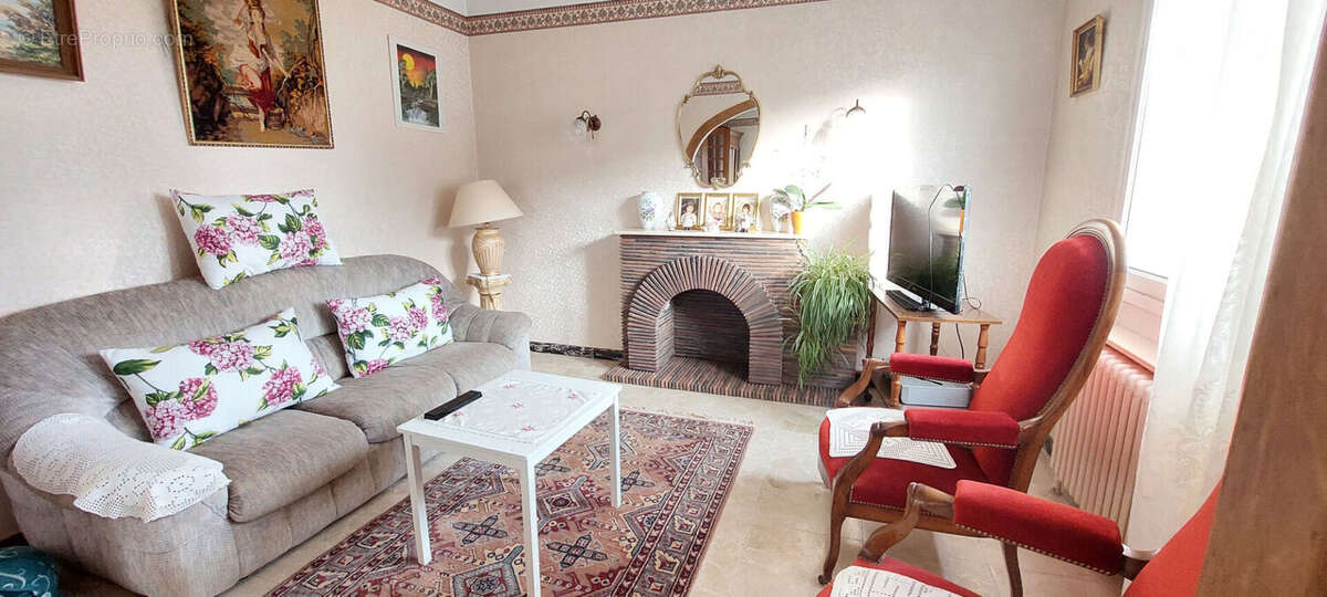 Maison à SAINT-DENIS-LES-BOURG