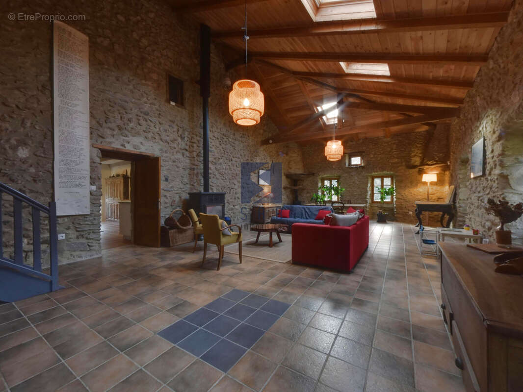 Maison à SAINT-FORTUNAT-SUR-EYRIEUX