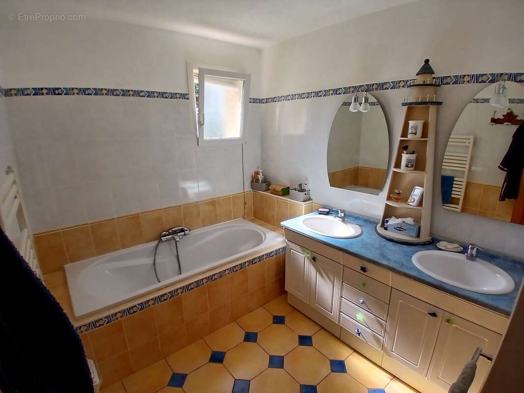 Maison à MEYZIEU