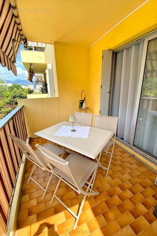 Appartement à SAINT-LAURENT-DU-VAR