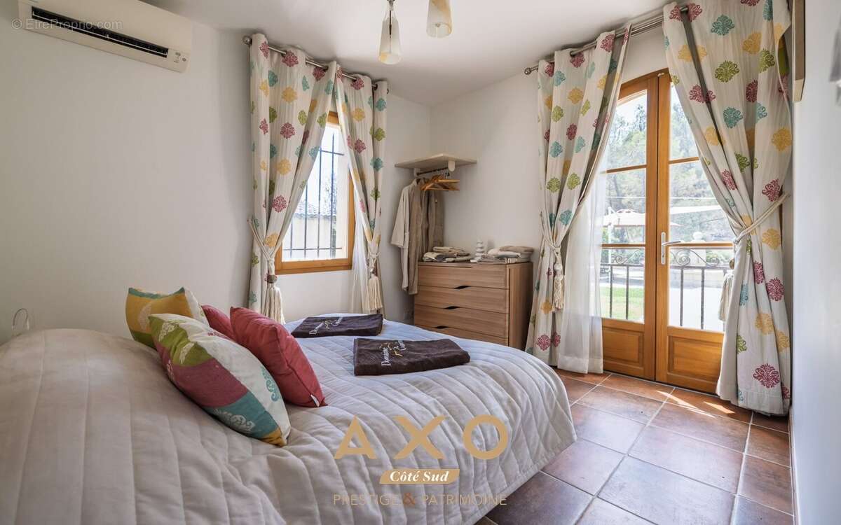 Saint marc jaumegarde - vue sainte victoire - ensemble immobilier - 2 maisons - 380 m2  - appartements - jacuzzi - spa - 2 pisci - photo 17