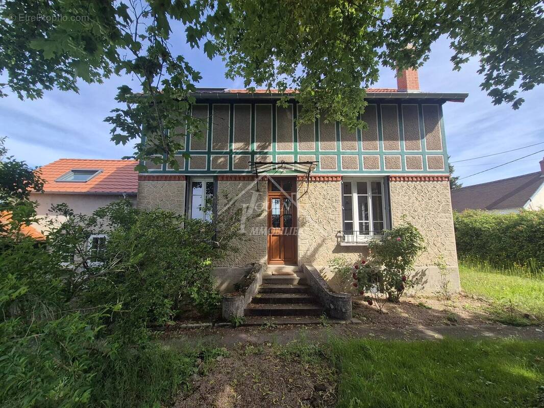 Maison à LALIZOLLE