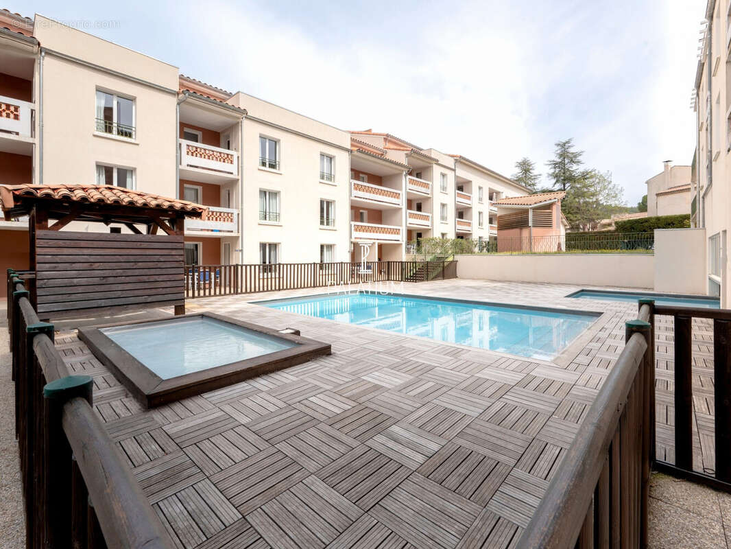 Appartement 42 m² à Greoux-Les-Bains  - photo 4