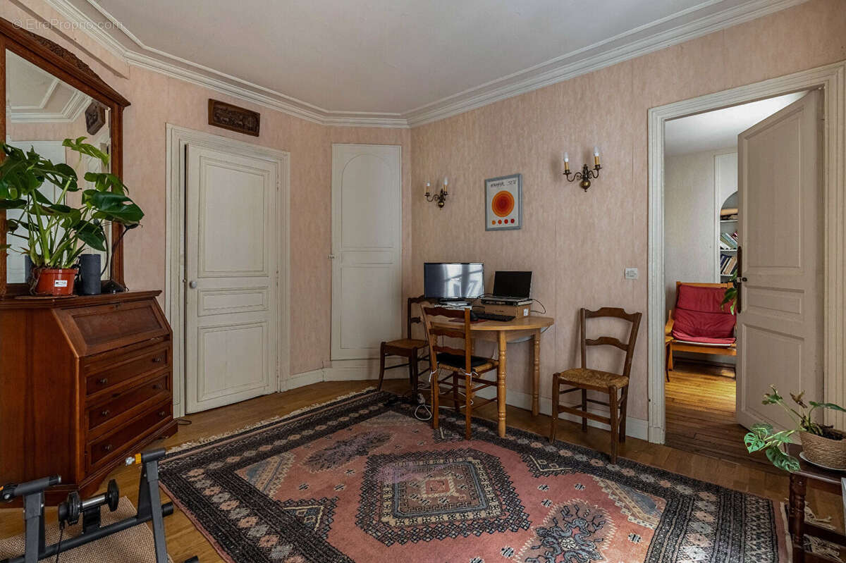Appartement à PARIS-17E