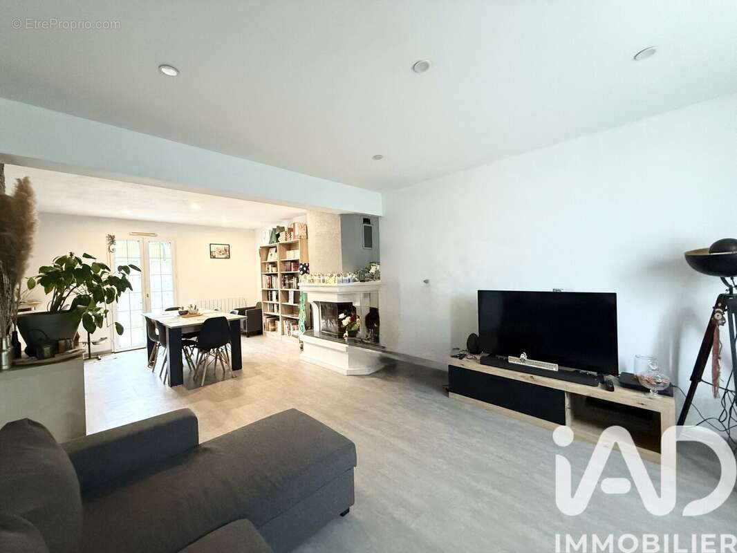 Photo 2 - Maison à VILLENEUVE-LA-GUYARD