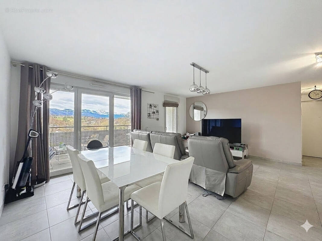 Appartement à POISY