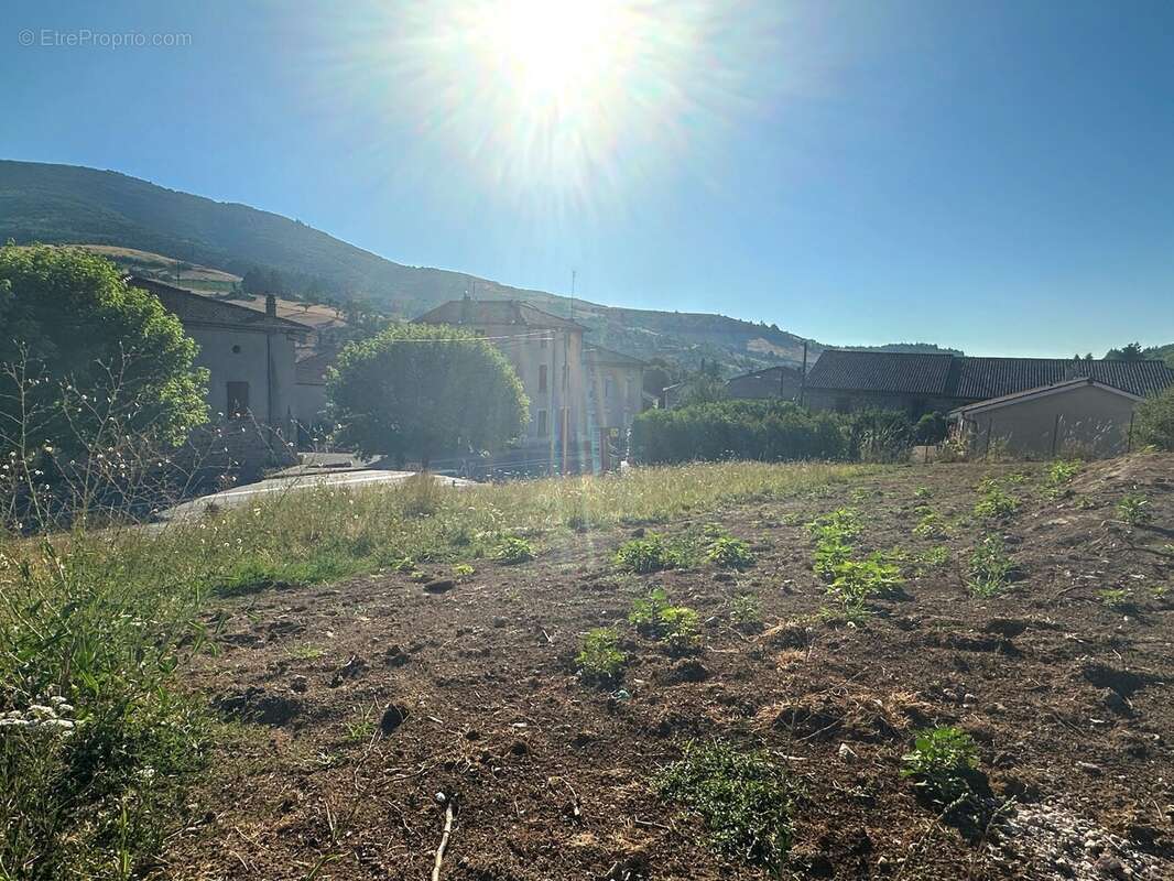 Terrain 521 m² à Saint-Didier-Sur-Beaujeu  - photo 2