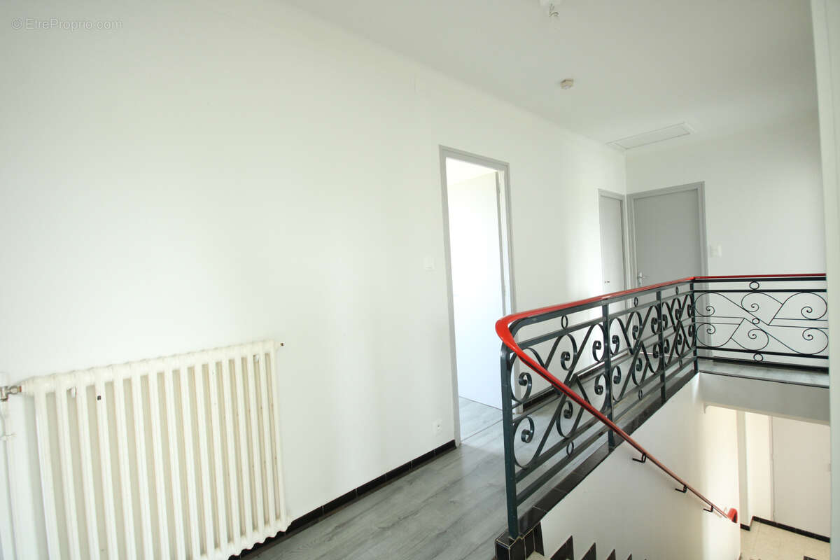 Maison 103 m² à Villeneuve-Du-Pareage  - photo 6