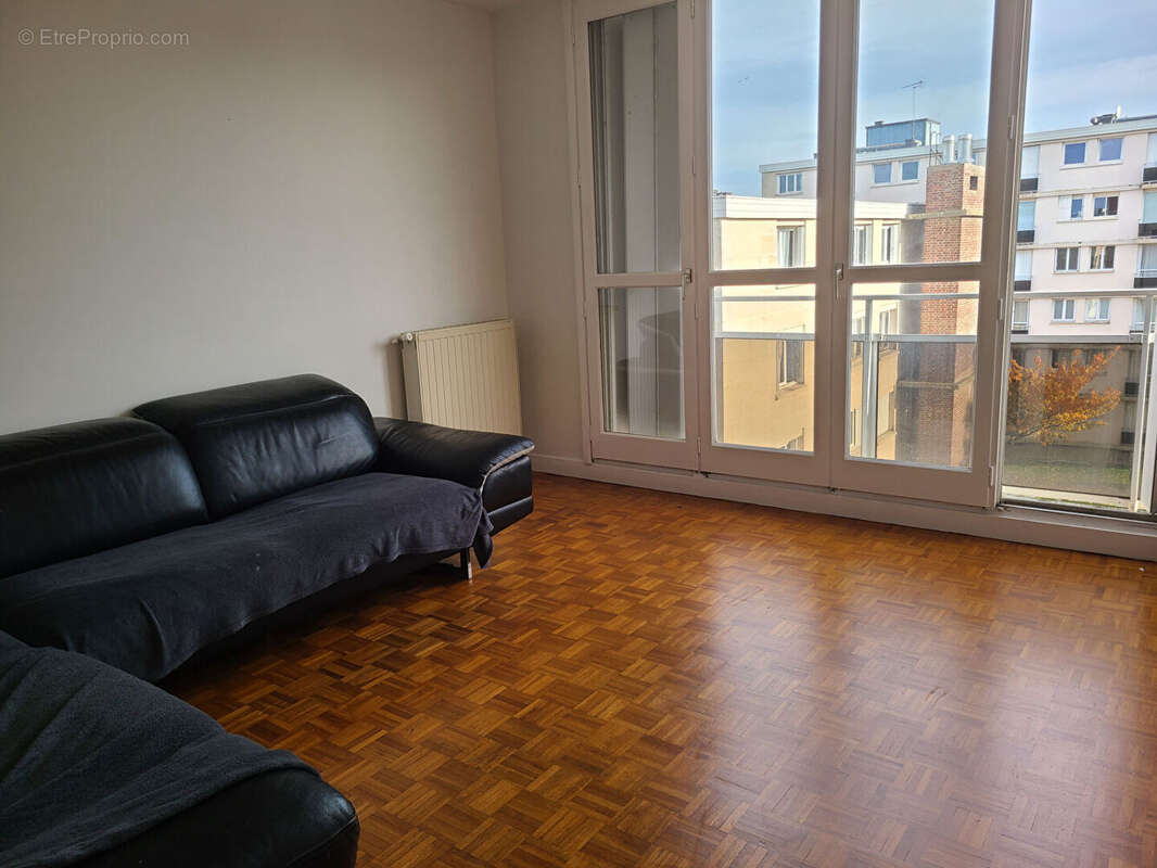 Appartement à FONTENAY-LE-FLEURY