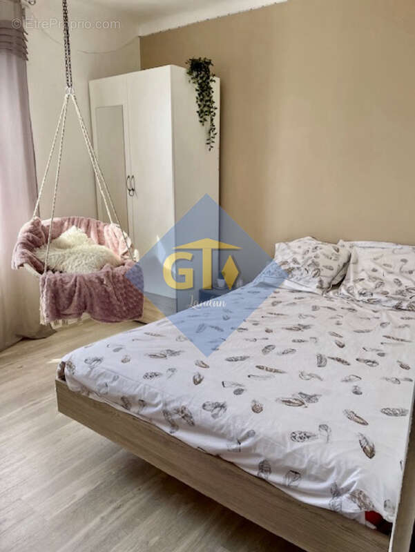 Maison à LAUDUN-L'ARDOISE