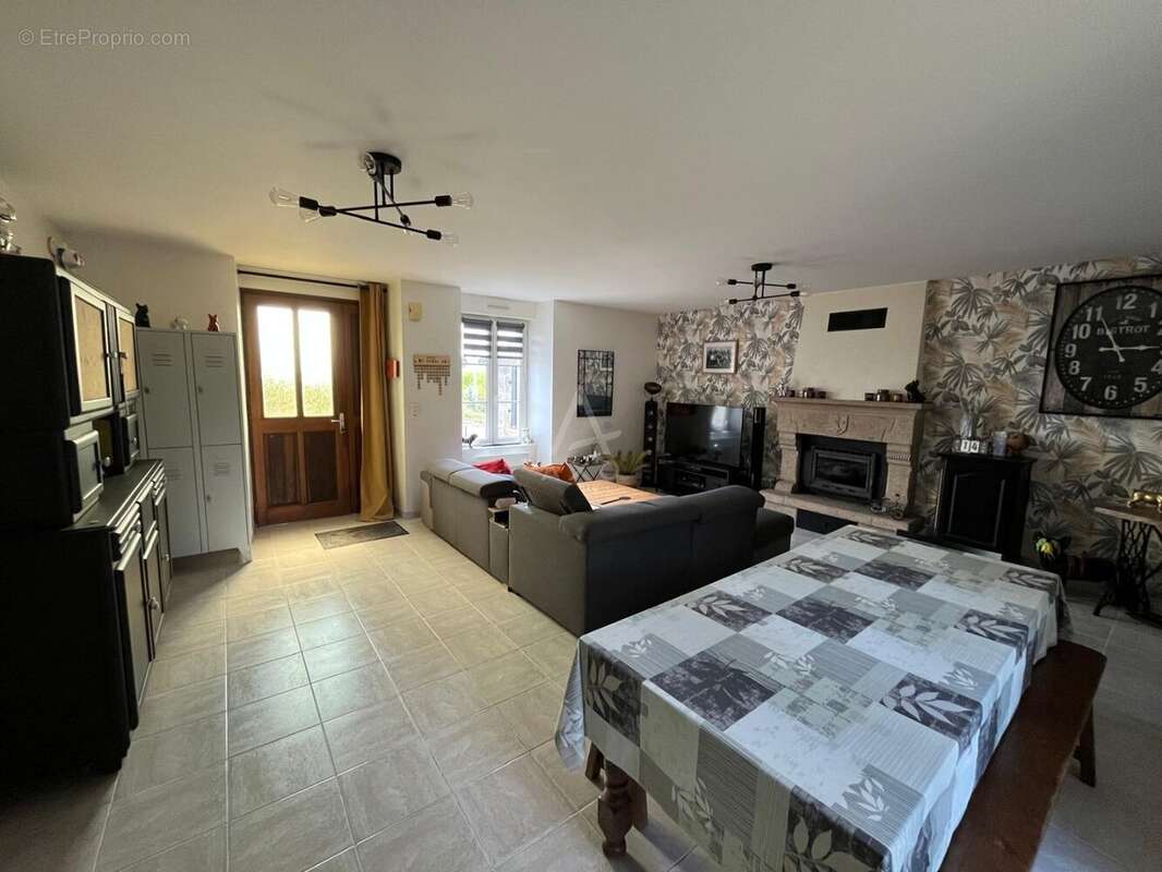 Maison 75 m² à Saint-Georges-De-Reintembault  - photo 3