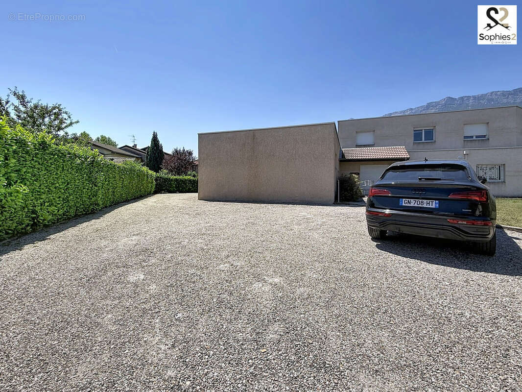 Commerce 285 m² à Claix  - photo 5