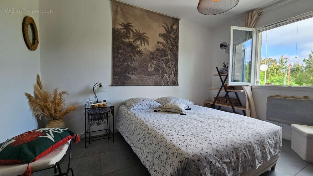 Appartement à SAINT-JULIEN-EN-BORN
