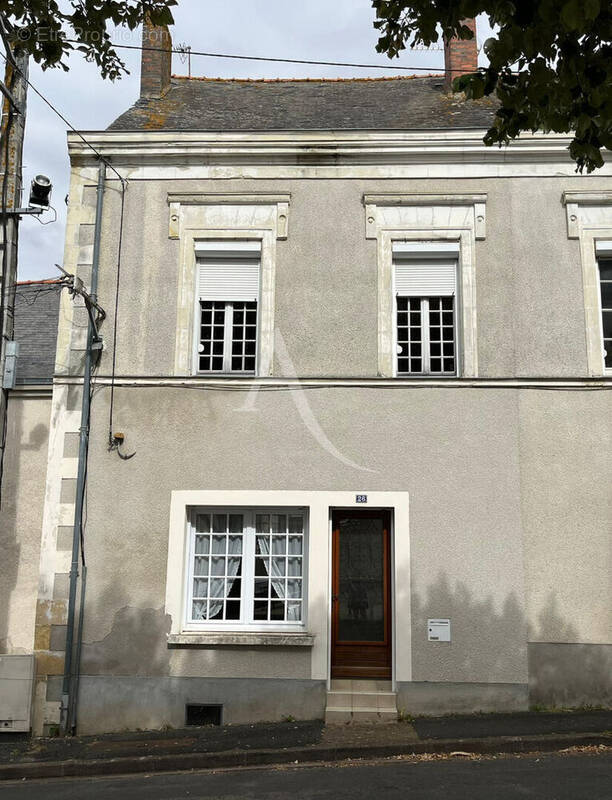 Maison à COMBREE