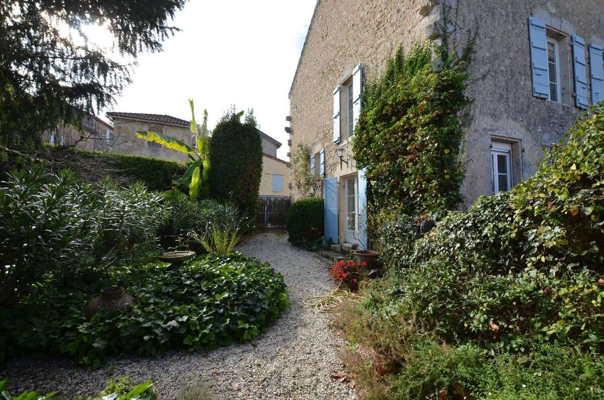 048 - Maison à MONTREAL