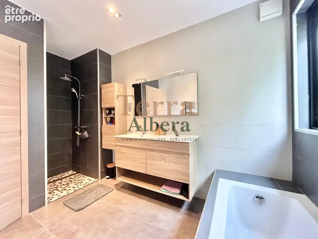 Villa Contemporaine avec piscine, studio indépendant, et grand garage atelier - photo 23