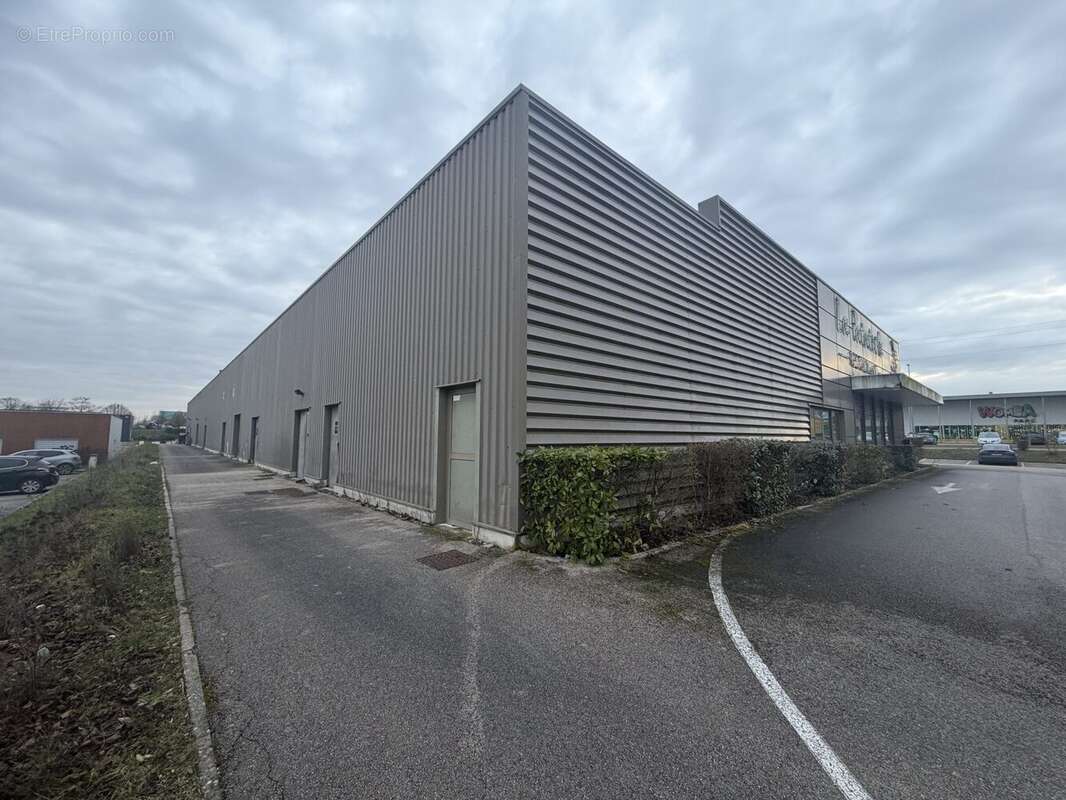 Commerce à VILLECHETIF