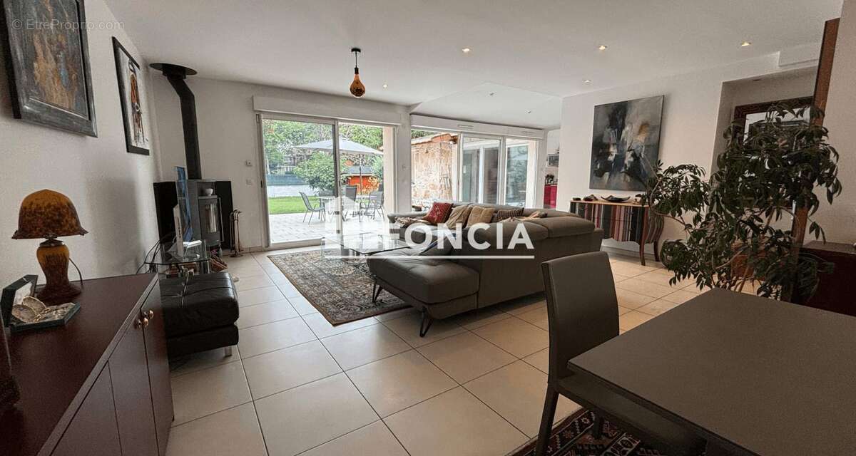 Maison à CHENNEVIERES-SUR-MARNE