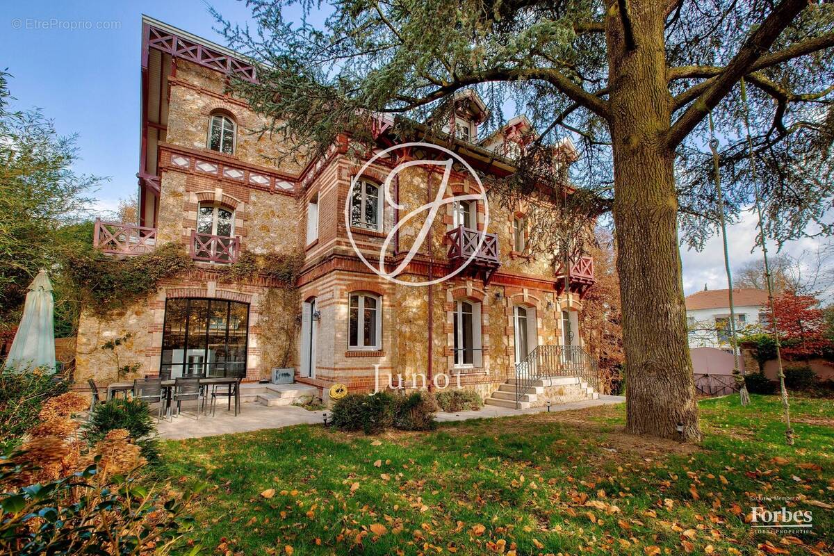 Vaucresson - PLATEAU DE CAZES - Maison 292 m² - 4 chambres - Terrain 720m² - photo 1