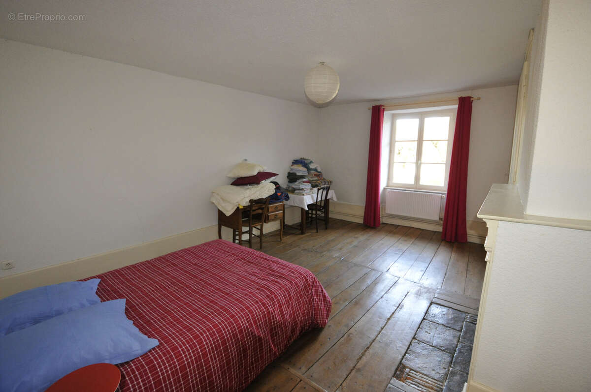 Maison à PIERRE-BUFFIERE