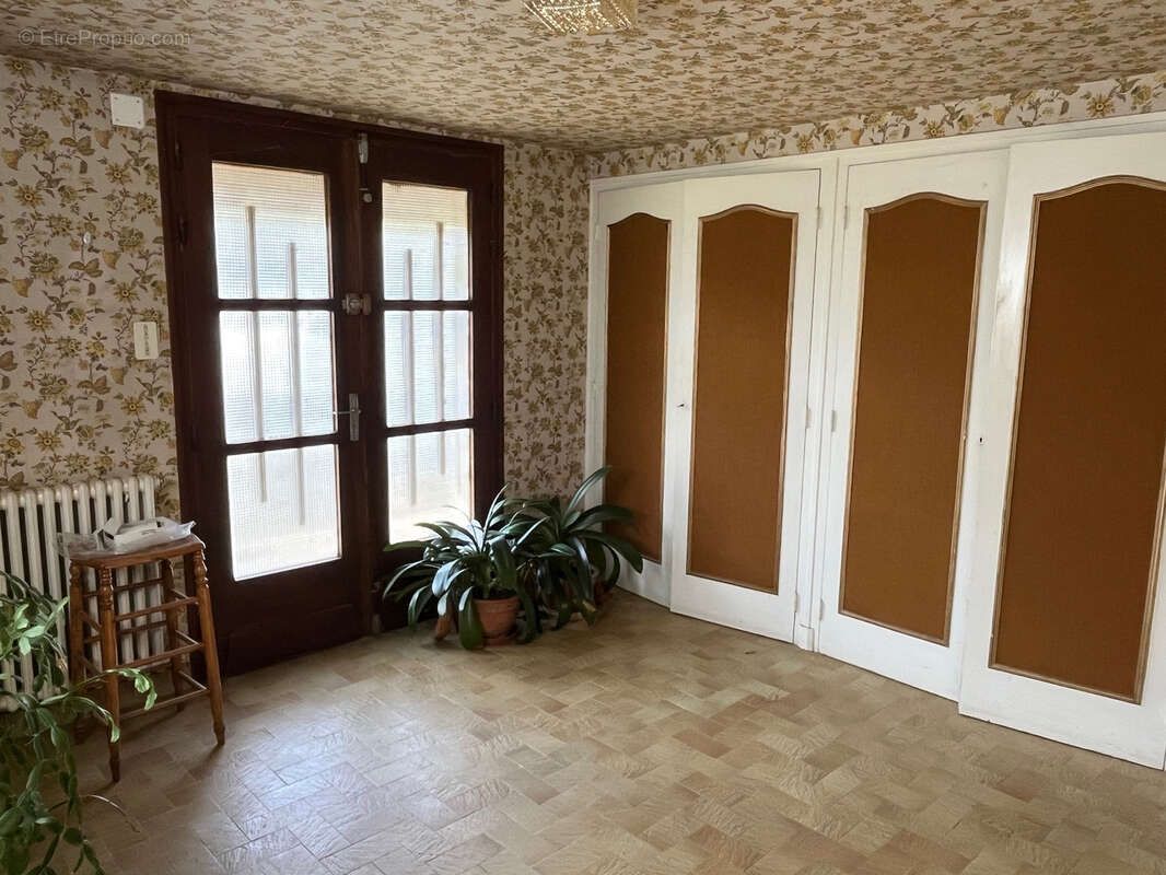 Charmante maison familiale avec jardin fleuri et garage - photo 9