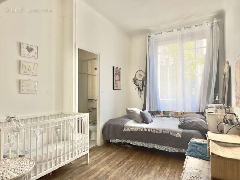 Appartement à LA GARENNE-COLOMBES
