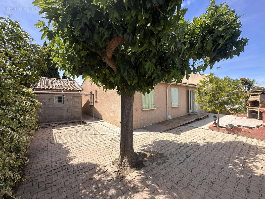 Charmante villa de type 5 - en plain pied - montady - photo 6