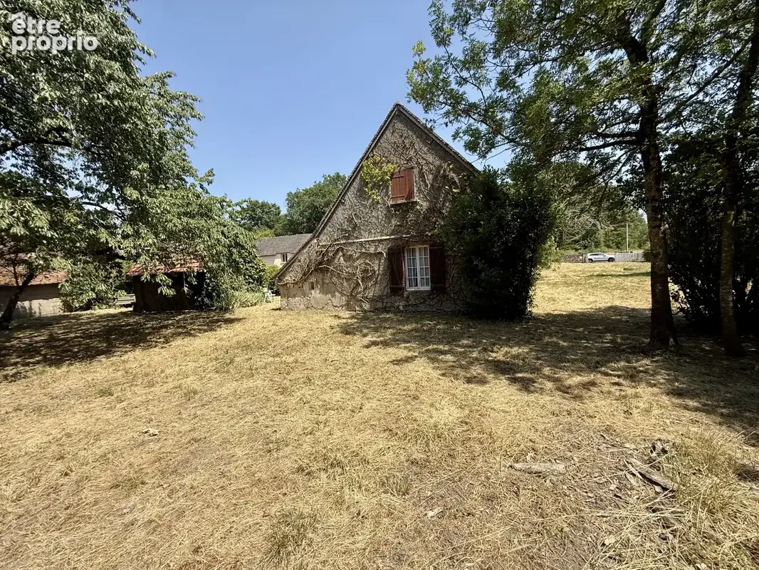 Longère  T5 sur un terrain de 4800 m2+ dépendances - photo 12
