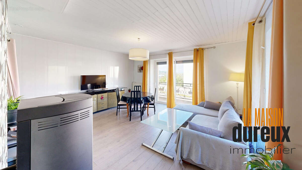 Maison à POUILLEY-LES-VIGNES