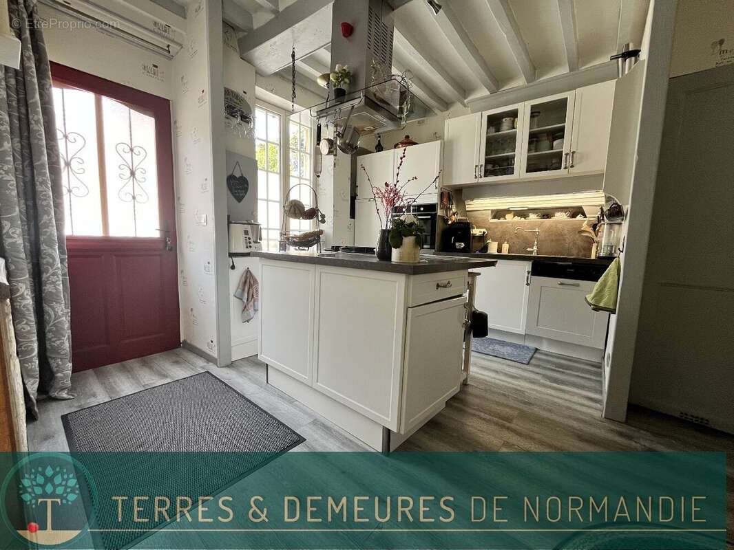 Maison à SAINT-PIERRE-SUR-DIVES
