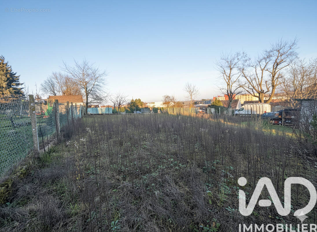 Photo 1 - Terrain à MONTLHERY