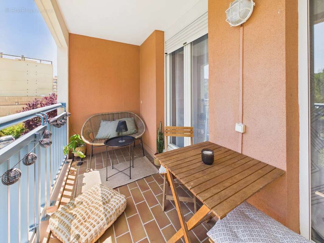 Appartement à VALLAURIS