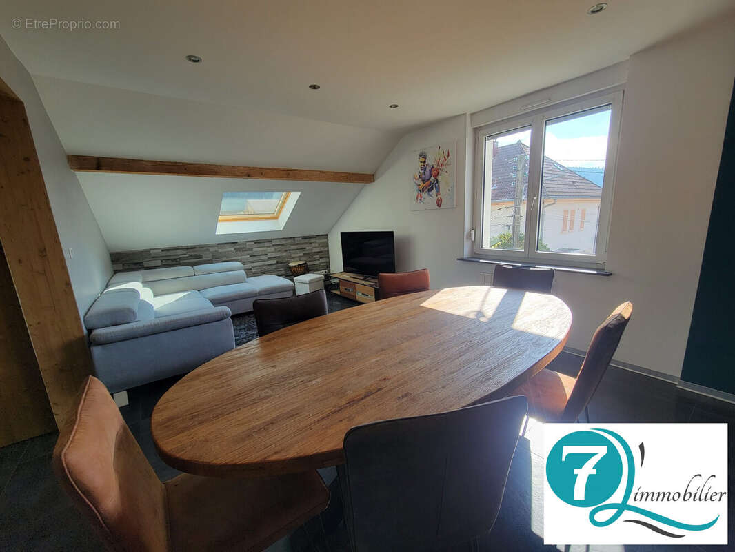 salon/séjour - Appartement à PONTARLIER