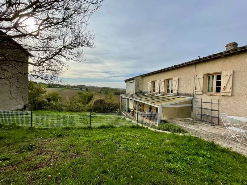Hameau Authentique T15 à vendre, avec Maison et 6 logements indépendants et une vue panoramique-Saint-Vincent-Lespinasse (82) - photo 8