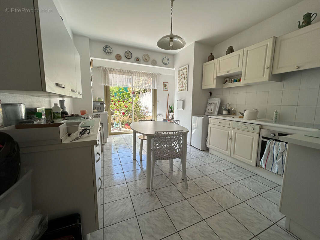 Appartement à SAINT-LAURENT-DU-VAR