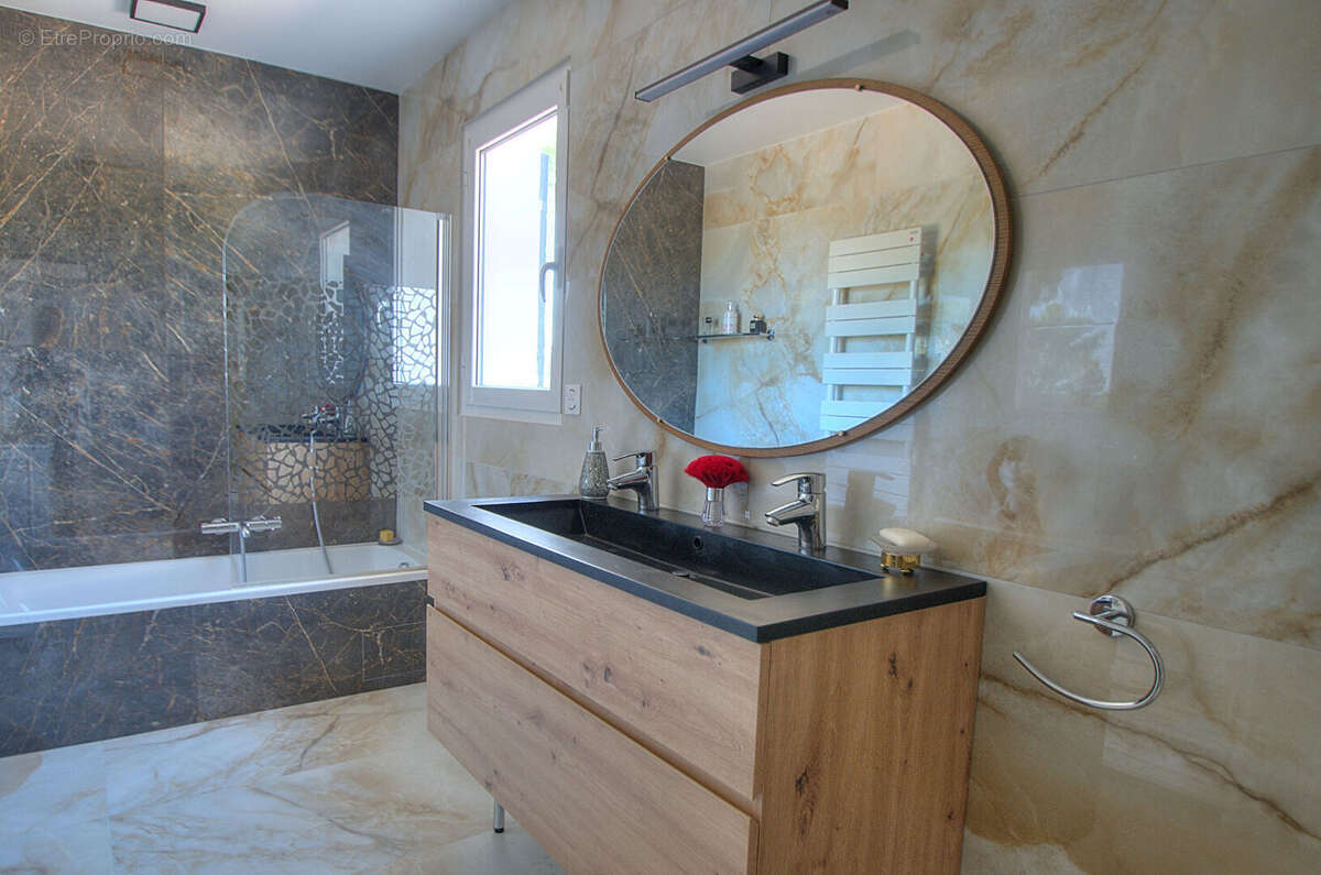 Maison à PUGET-SUR-ARGENS