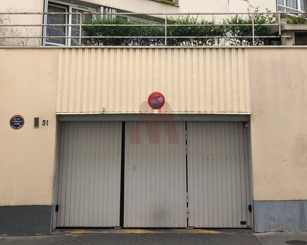 Parking à PARIS-20E