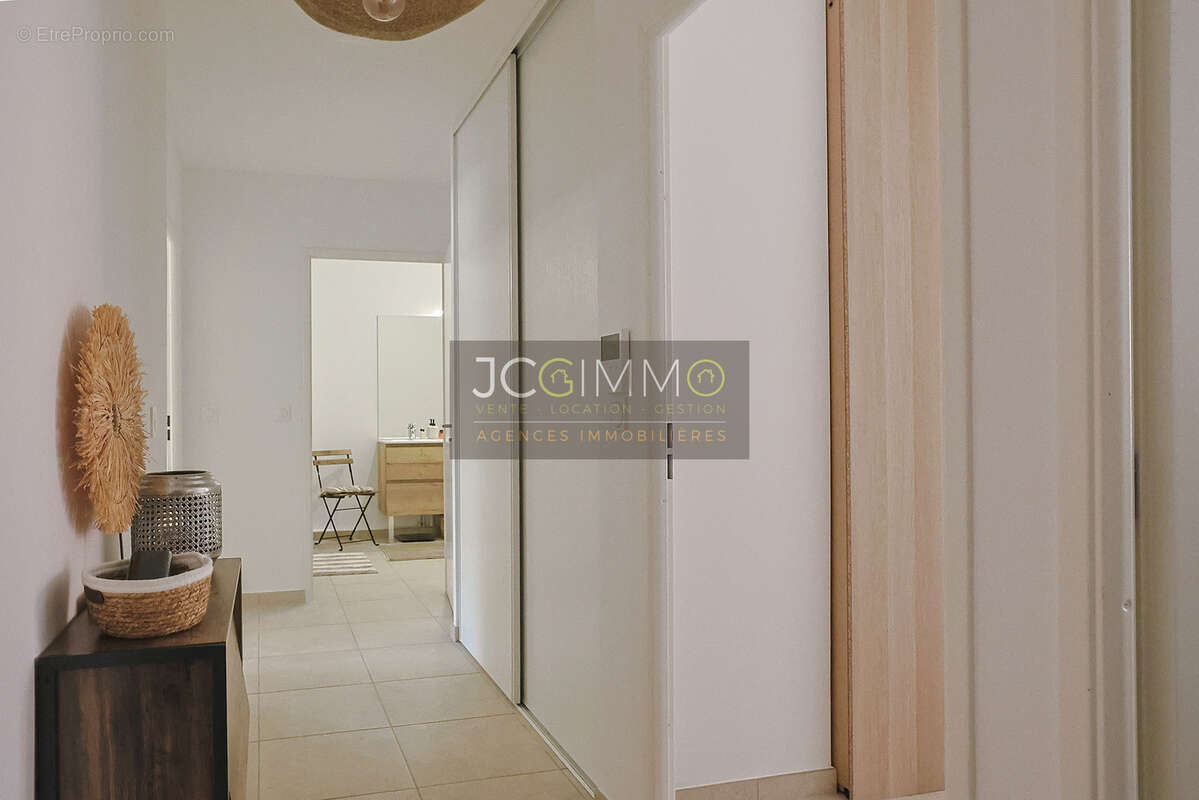 Appartement à SOLLIES-PONT