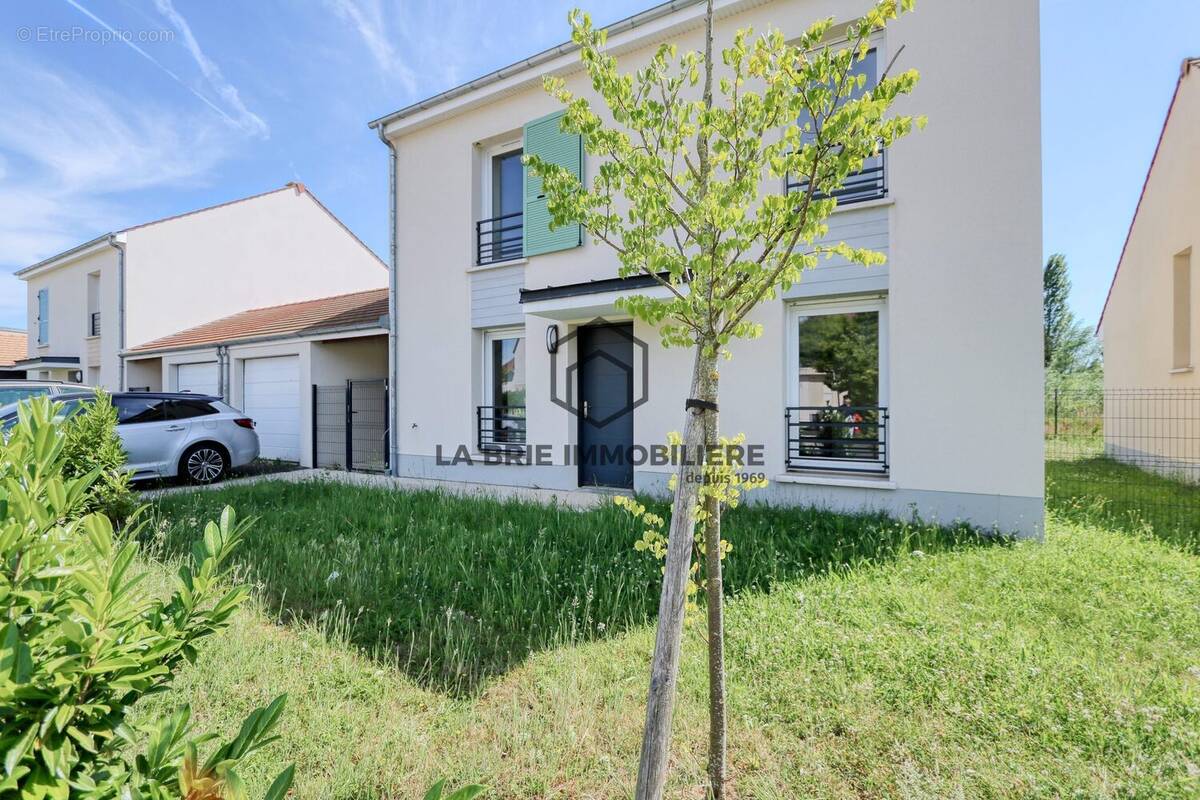 Maison à MENNECY