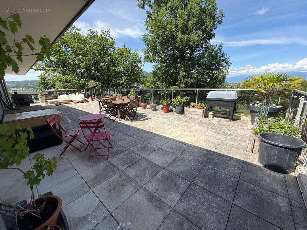 Appartement à VETRAZ-MONTHOUX