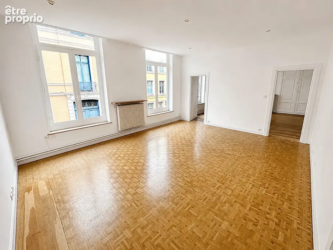 Appartement 4 pièces de caractère avec terrasse et parking sécurisé - Vieux-Lille - photo 4