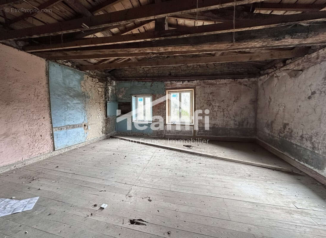 Maison à LA MONNERIE-LE-MONTEL