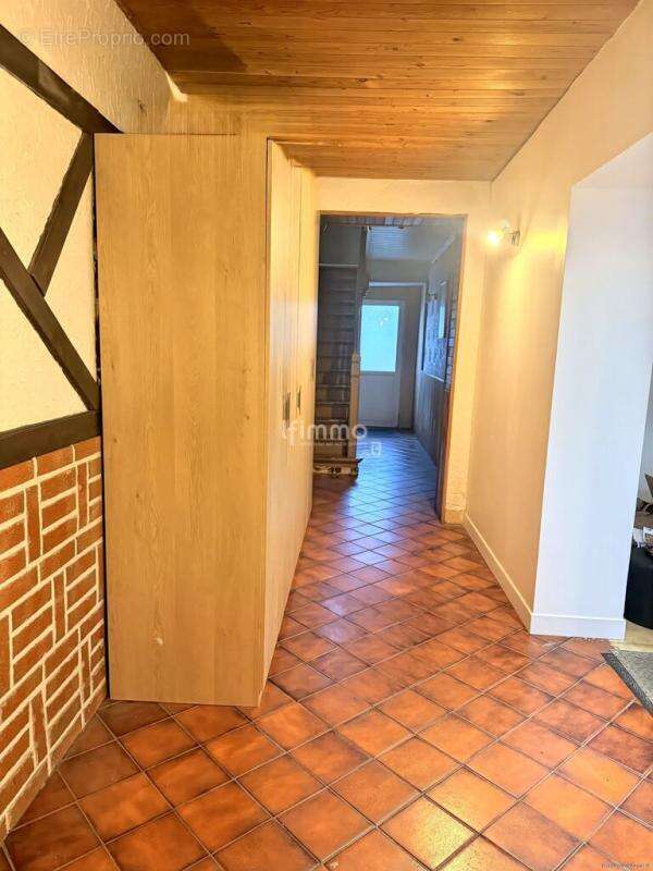 Maison à QUIEVRECHAIN